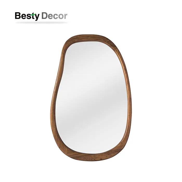 Nepravidelné zrcadlo s rámem z masivního dřeva